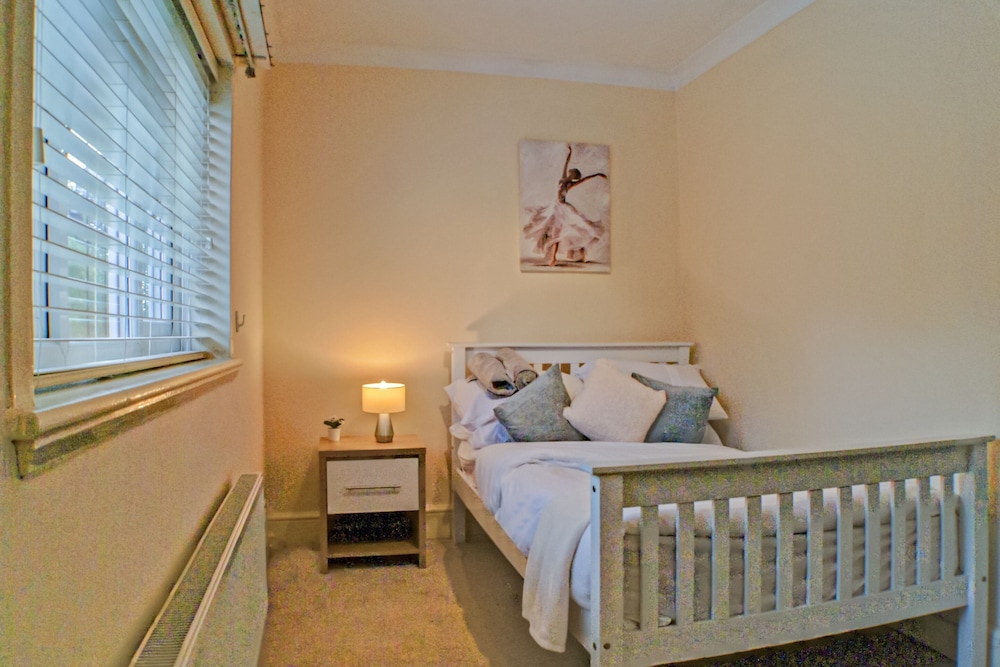 Standard Single Room (Shared)