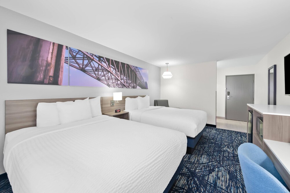 Standard Room, 2 Queen Beds, Non Smoking - Photo 2
