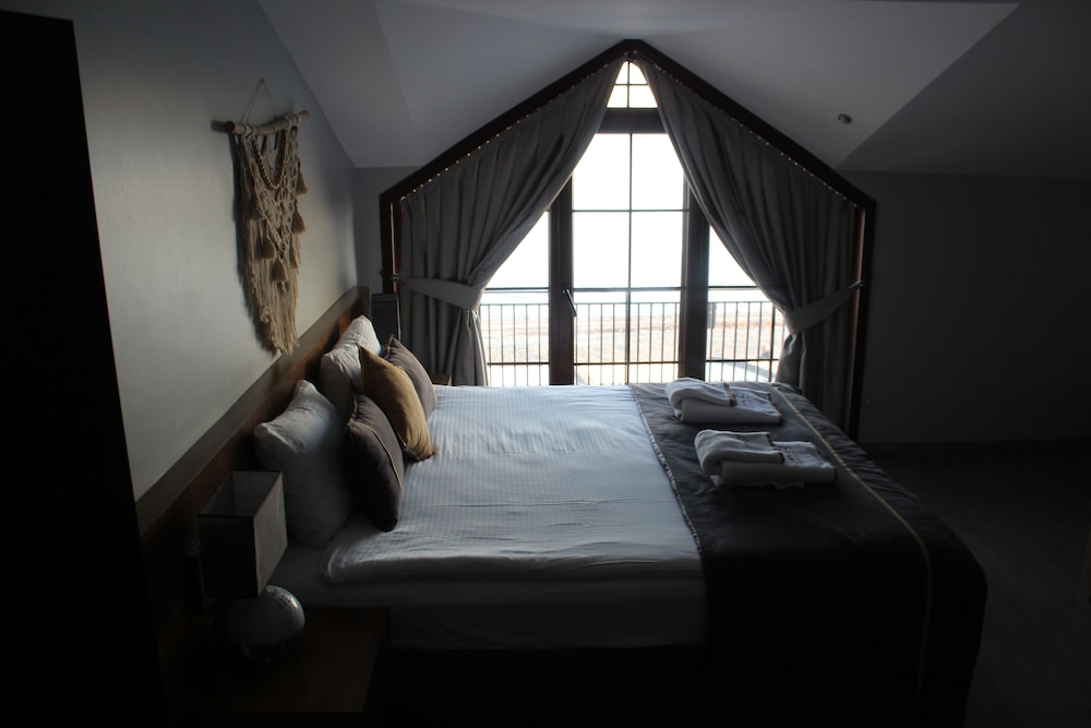Deluxe Room, Sea View - Photo 3