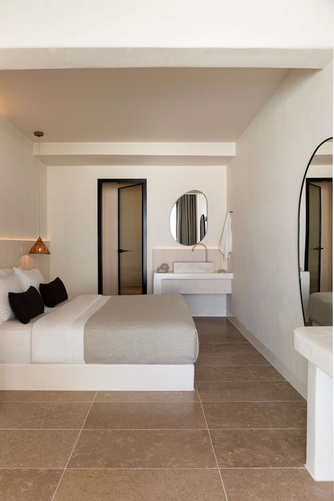 Deluxe Room with Private Pool Court view
