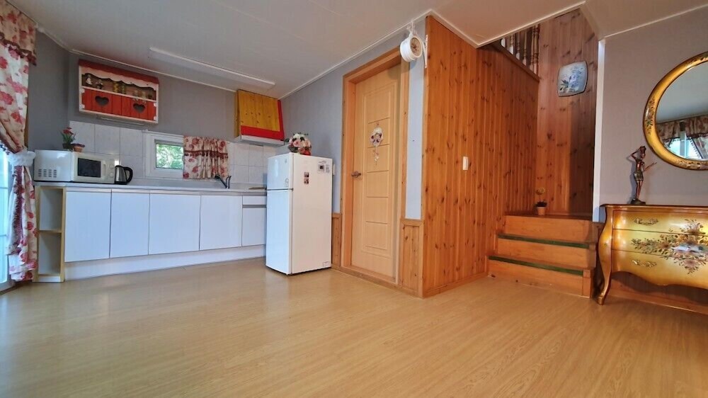Room (Orora) - Photo 4