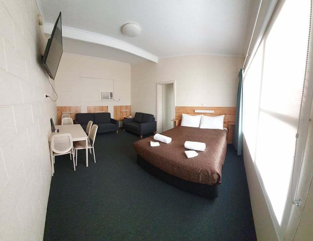2 Rooms Family photo 1