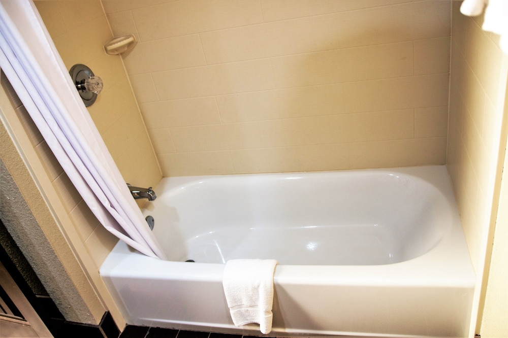Standard Room, 1 King Bed - Photo 13