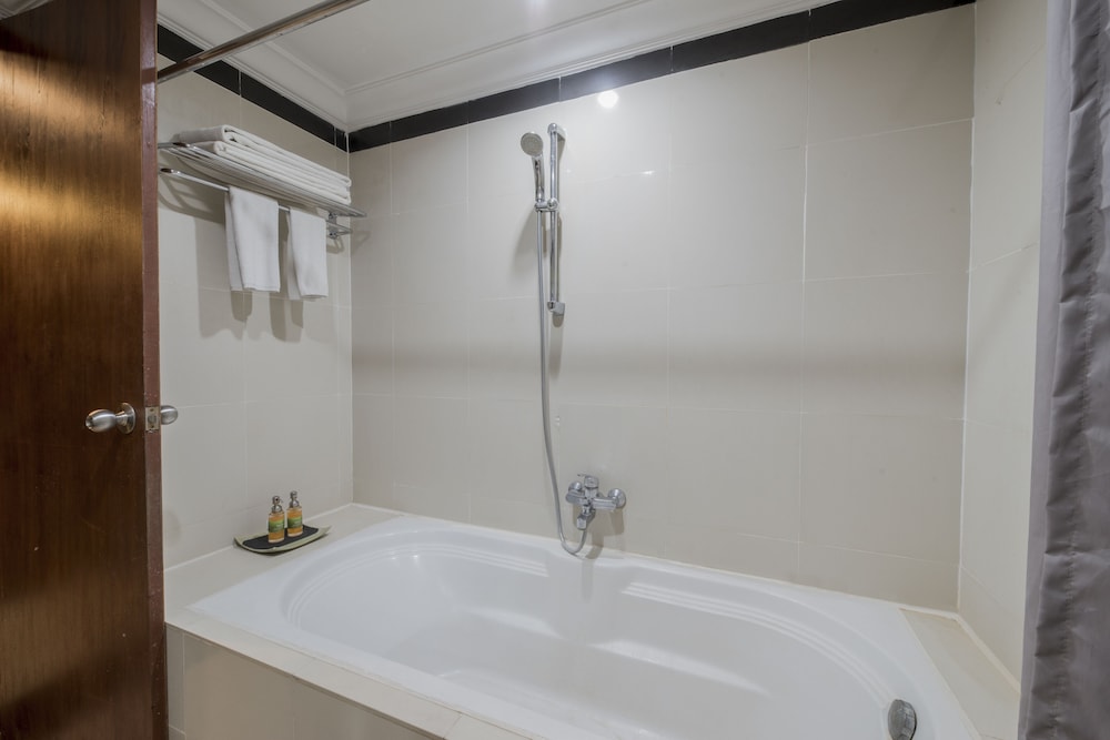 Deluxe Room - Room Only - Photo 5