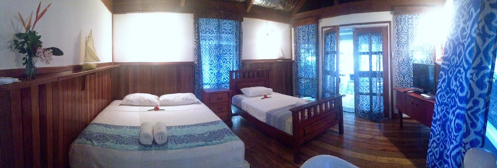 Waterfront Bungalows photo 2
