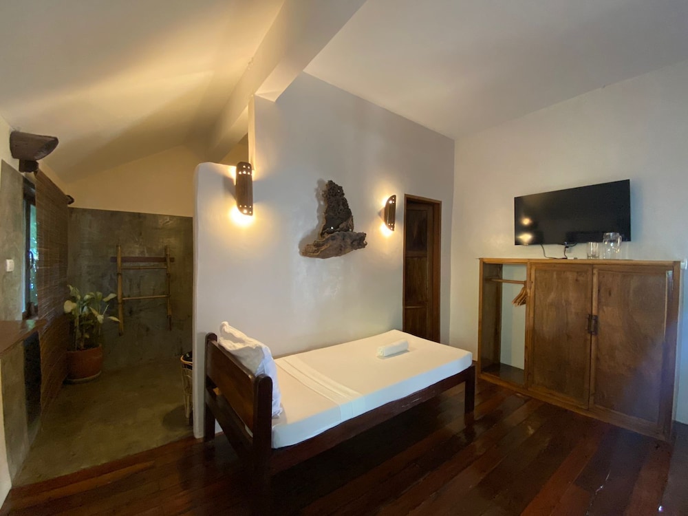 Standard Family Room - Photo 7