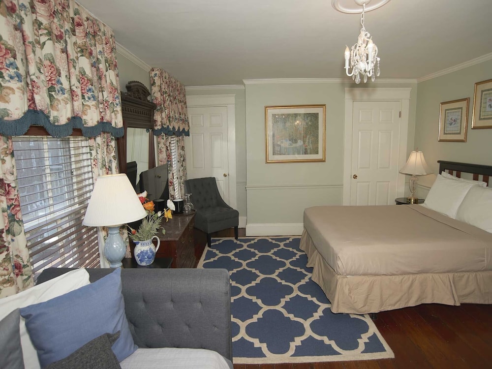 Standard Double Room, Ensuite (The Inn 3 Queen (no pets))