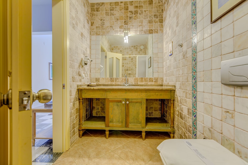 Twin Room, Balcony - Photo 2
