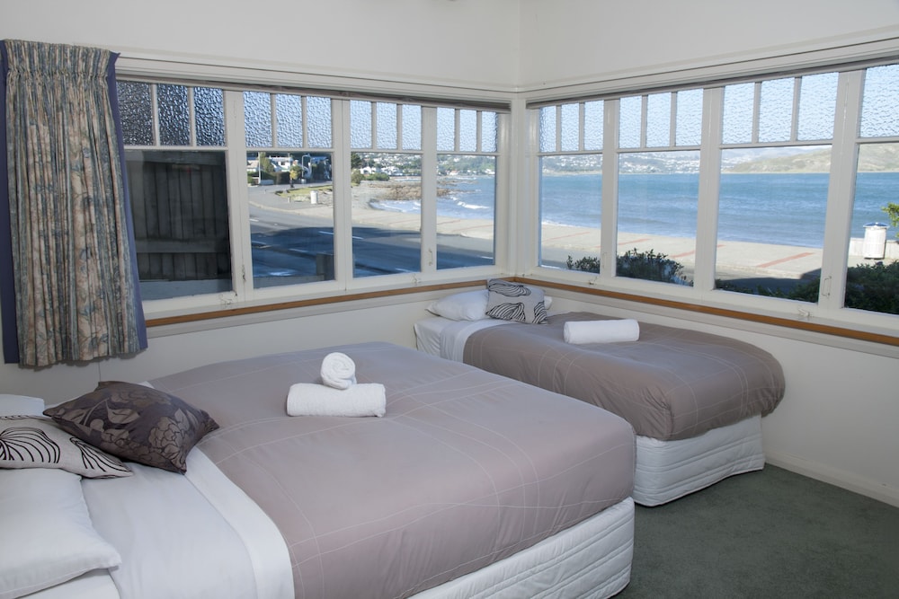 Twin Ocean View Room (Shared Bathroom) photo 3
