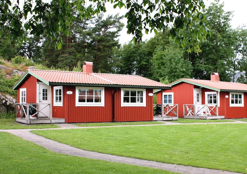 Cabin (excluding bed linen)