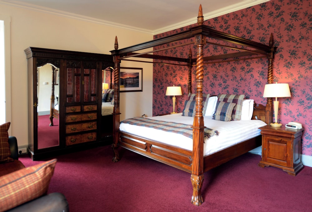 4 Poster Double Room with Loch View - Photo 1
