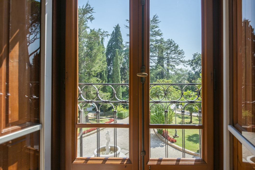 Double Room - Photo 16