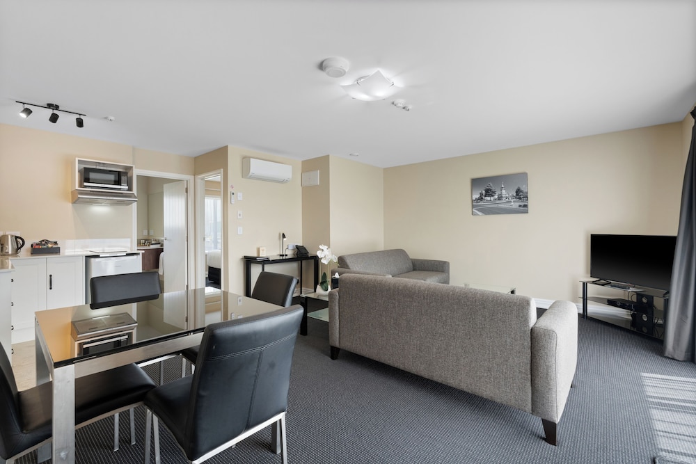 Premium Suite, 1 Queen Bed, Hot Tub, Ground Floor