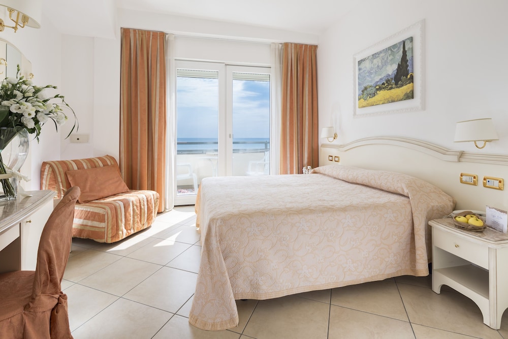 Superior Triple Room, Balcony, Sea View photo 1