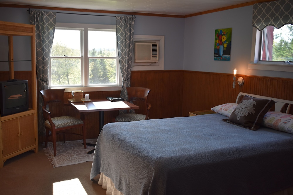 Standard Room, 1 Queen Bed