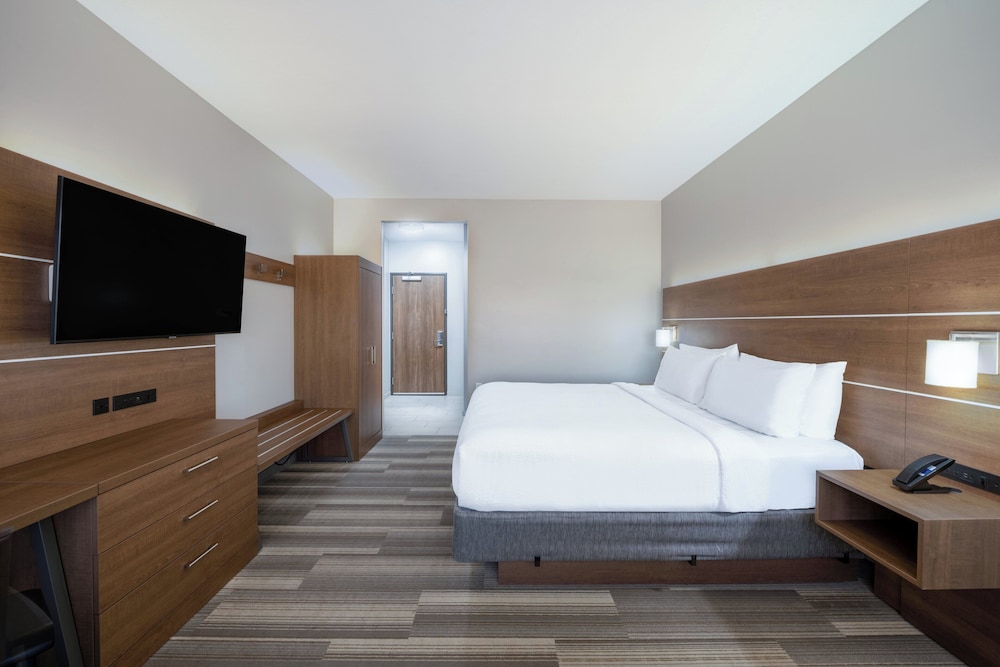 Standard Room, 1 King Bed, Accessible (Mobil Roll Shower) - Photo 5
