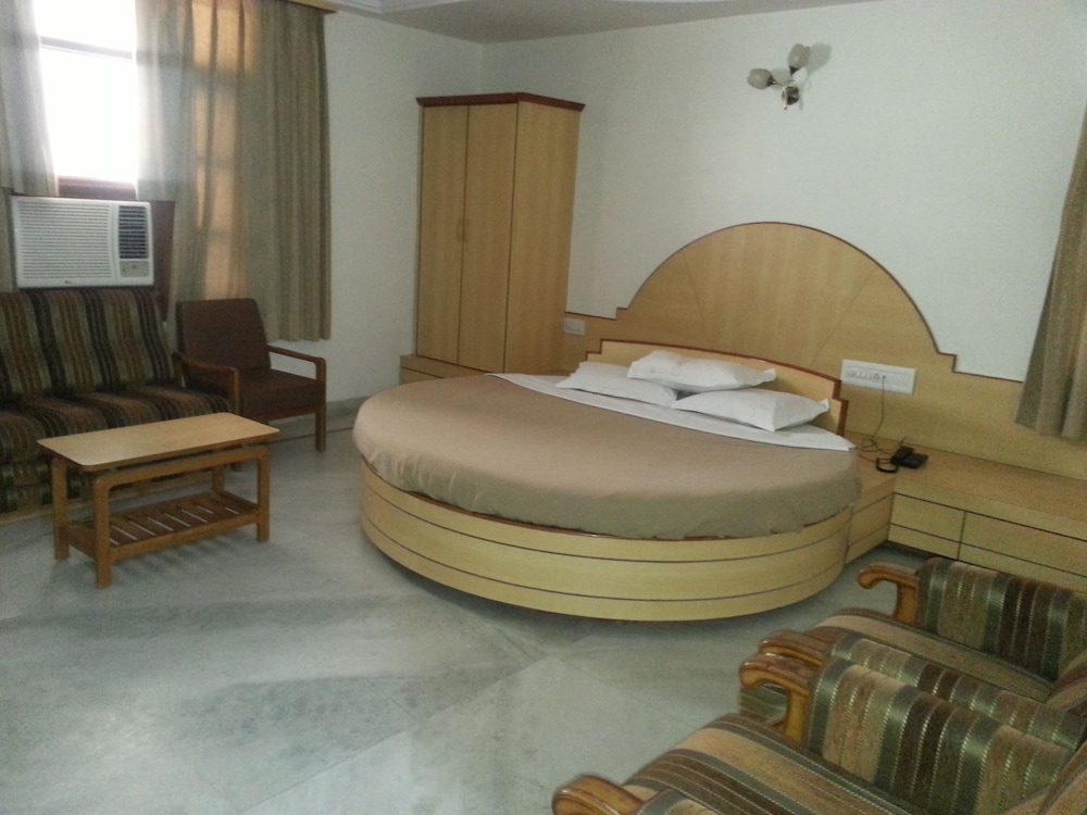 Deluxe Room, 1 King Bed, Mountain View