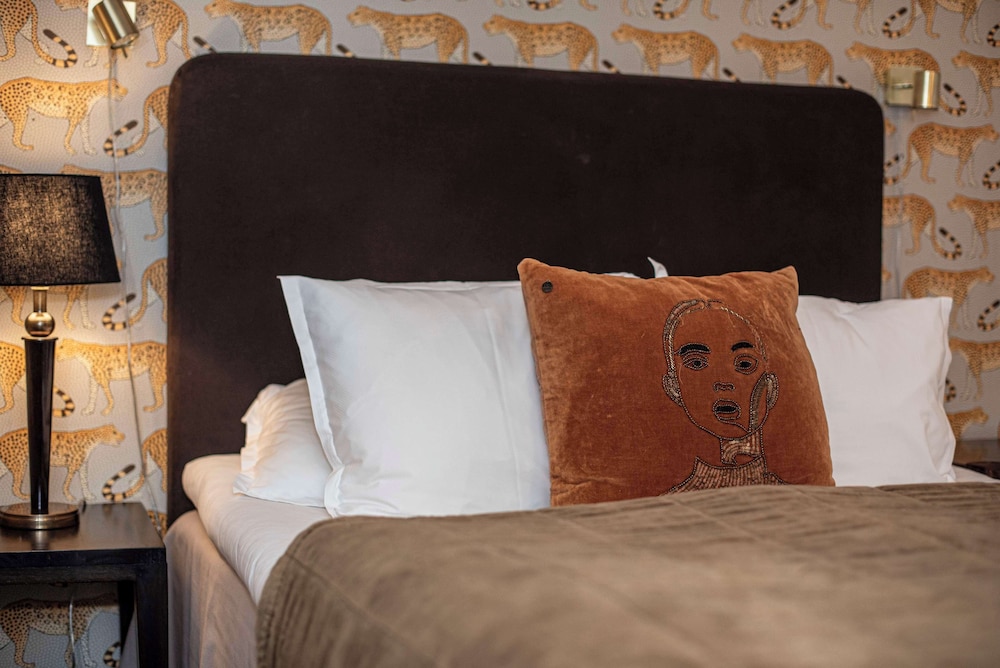 Standard Room, 1 Double Bed, Non Smoking (location- below ground) photo 3