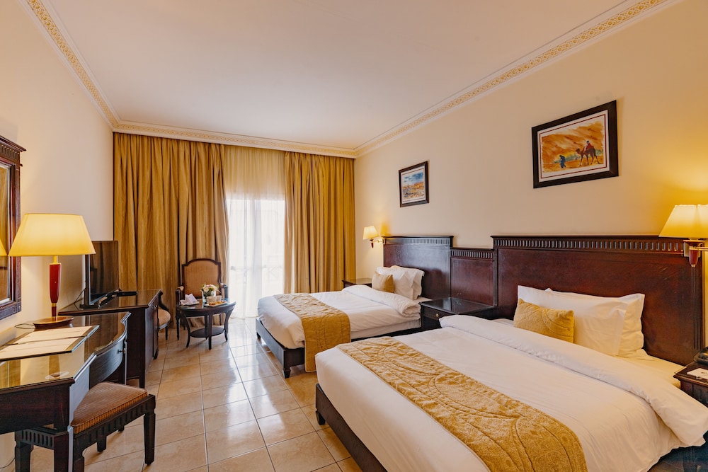 Twin Room, Pool View - Photo 8