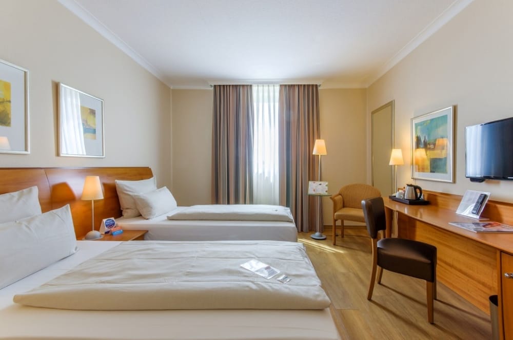 Business Room, 2 Twin Beds, Garden View - Photo 3