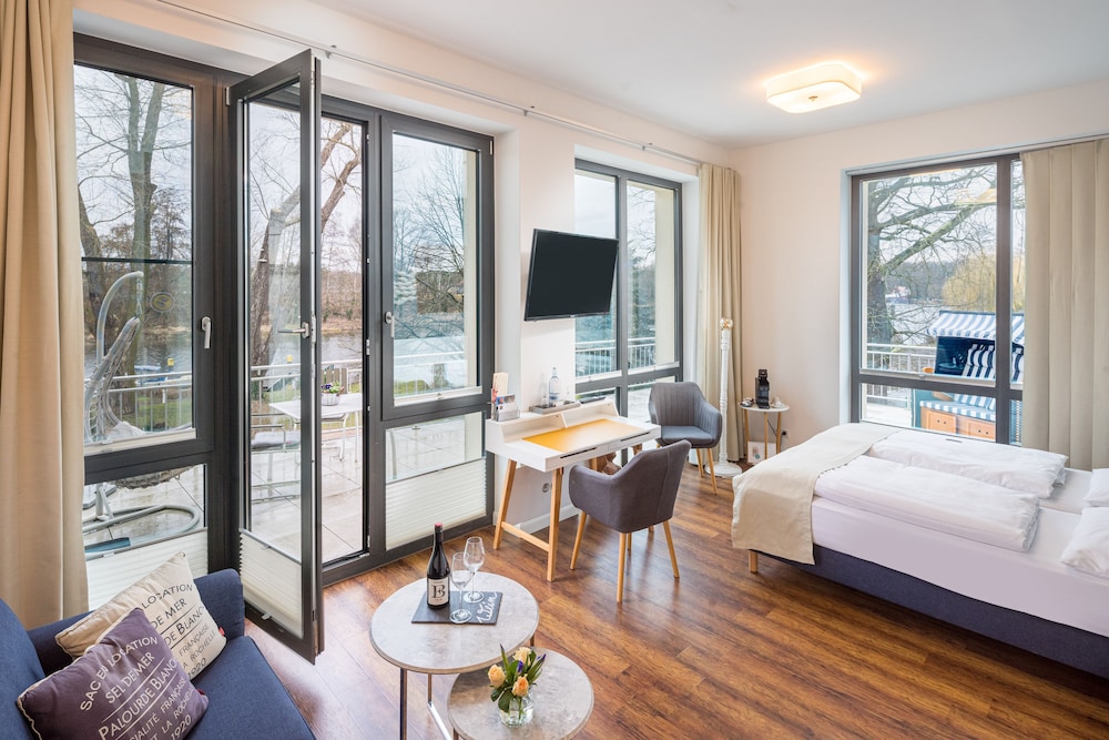 Comfort Double Room, 1 King Bed (Deluxe Doppelzimmer mit Balkon) photo 2