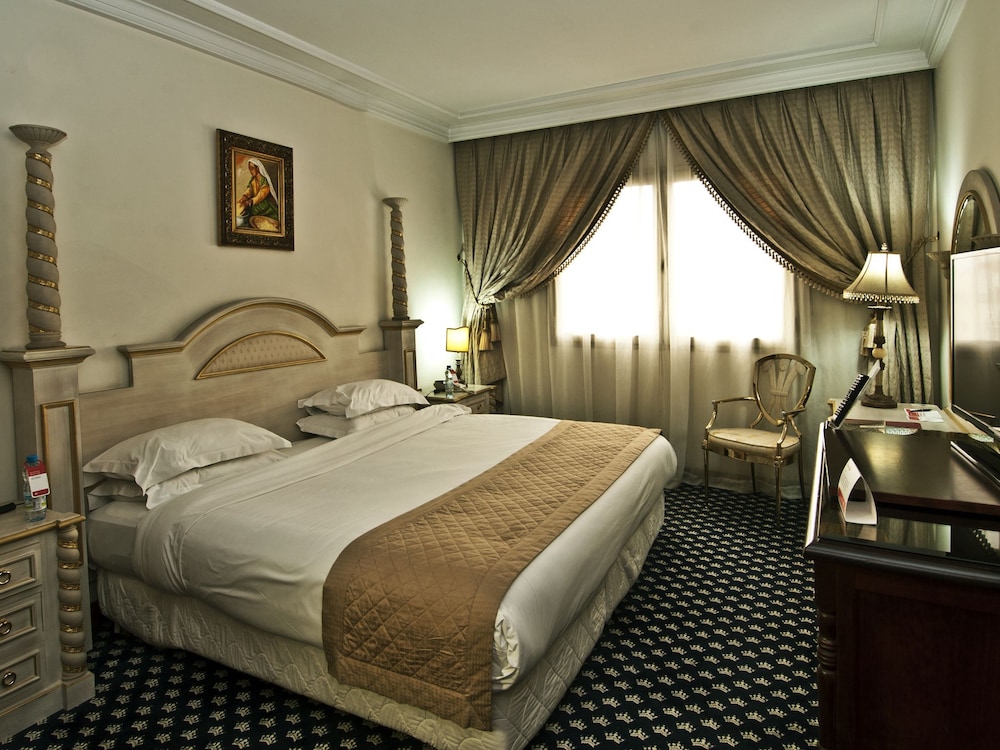Royal Suite, 1 King Bed - Photo 1