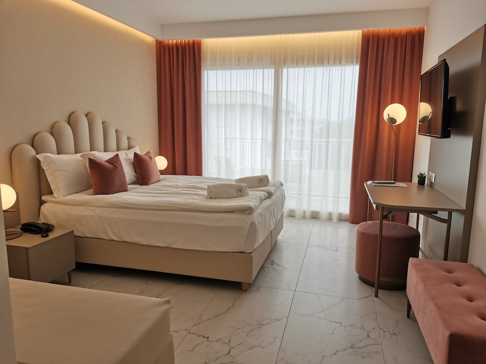 Deluxe Suite photo 2