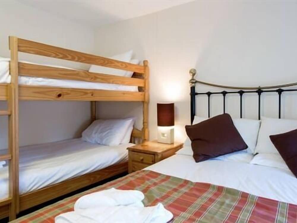 Suite, Ensuite photo 3