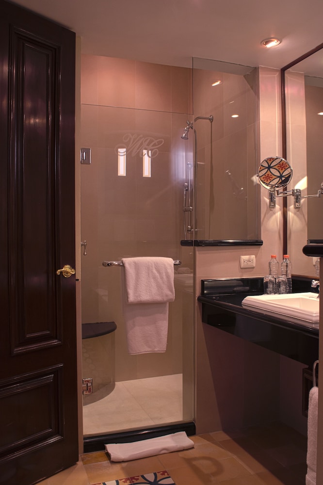 Suite - Photo 3
