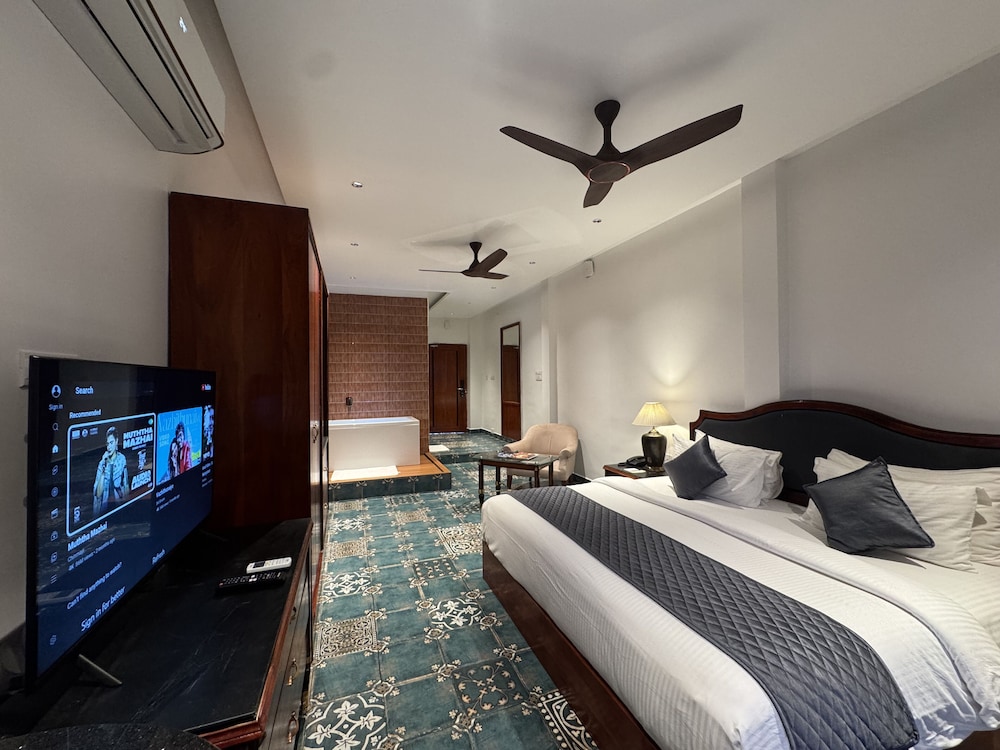 Premium Double Room, 1 Double Bed, Hot Tub, Pool View