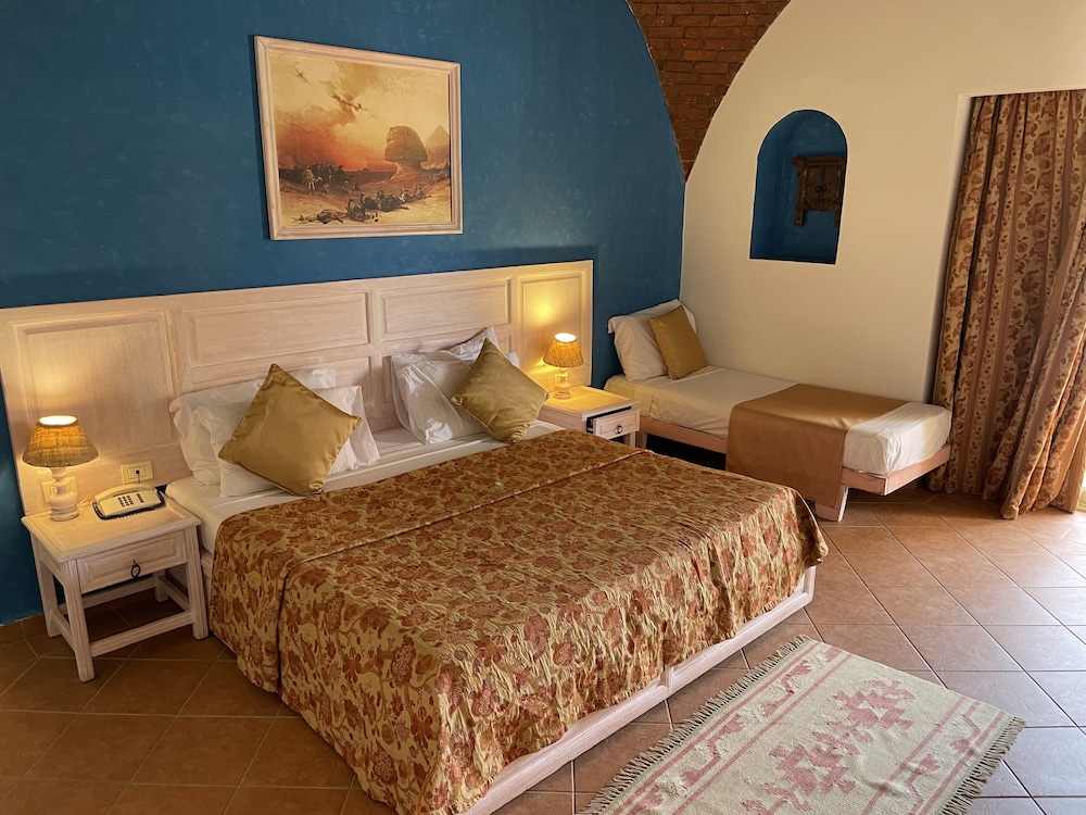 Standard Double Room, 1 Bedroom, Pool View - Photo 15