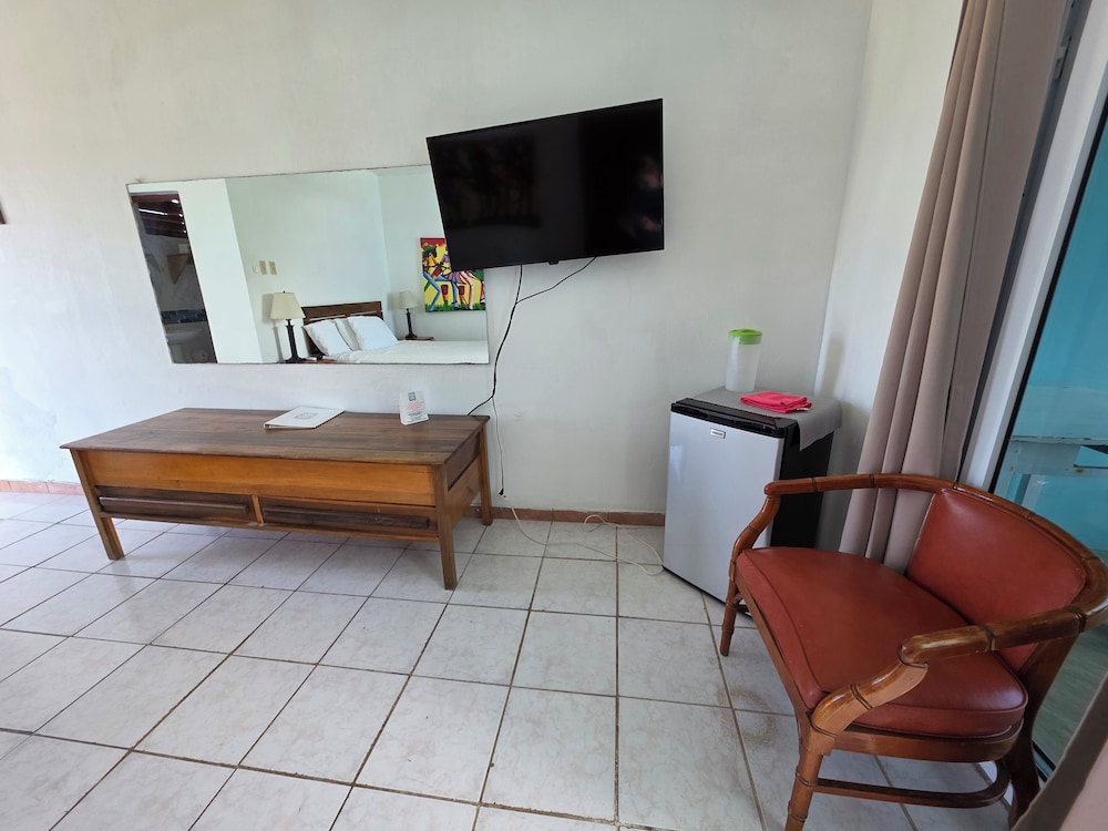 Seaview Deluxe (Queen): Room 10