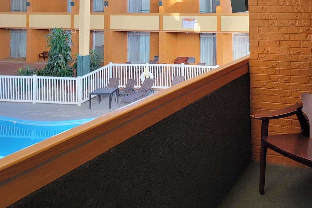 Suite, 2 Double Beds, Non Smoking (Upgrade) - Photo 9