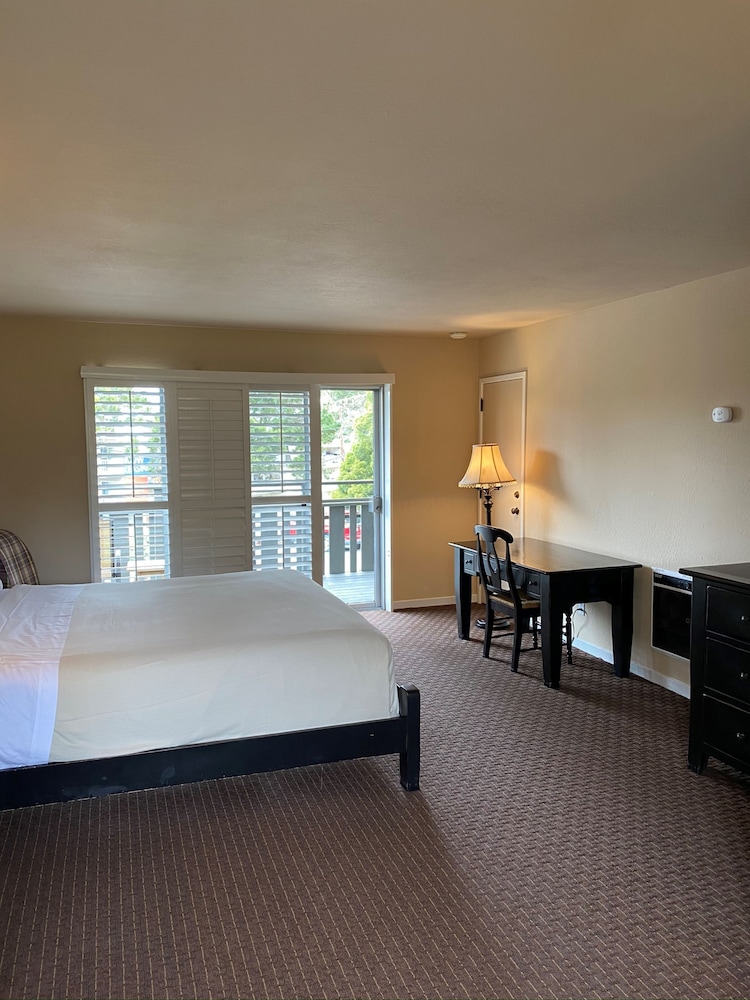 Double Room, 1 King Bed, Balcony photo 1