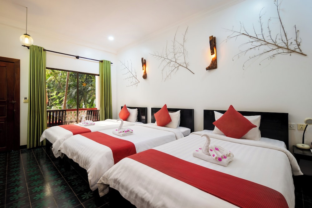 Deluxe Triple Room, Pool View