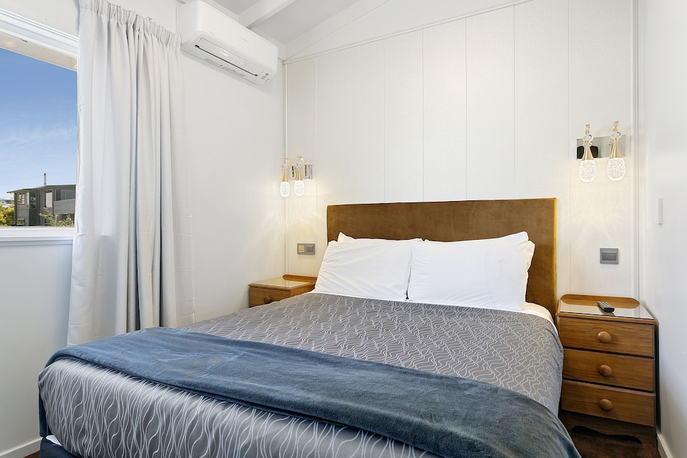 Deluxe Suite, 2 Bedrooms, Lake View photo 2