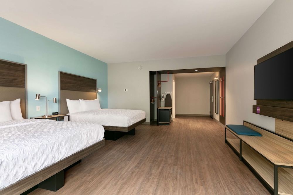 Room, 2 Queen Beds, Accessible (Roll-In Shower) - Photo 1