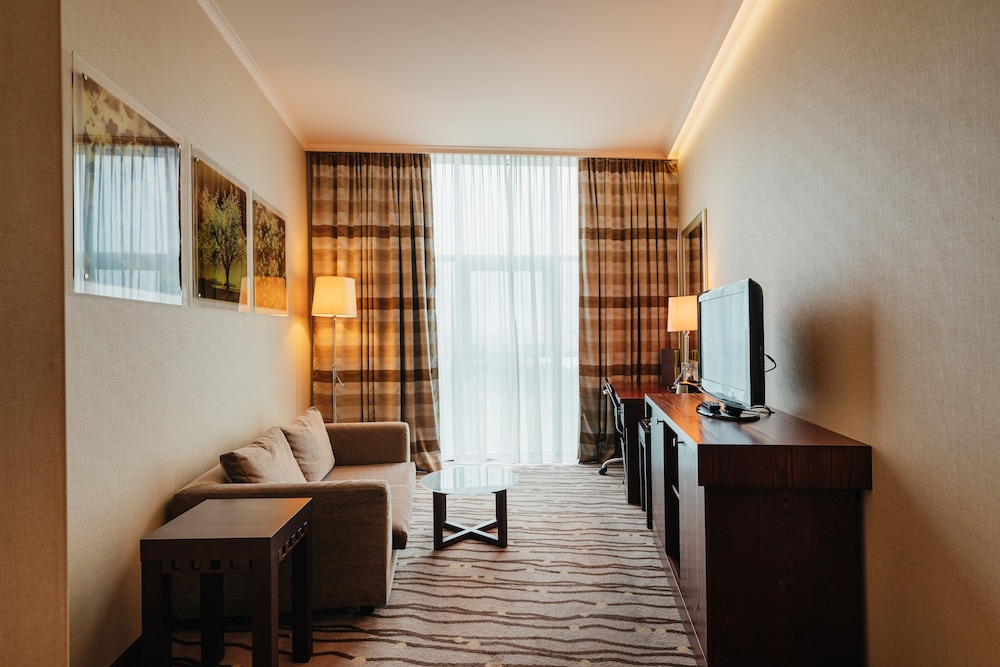 Suite, 1 Bedroom - Photo 3