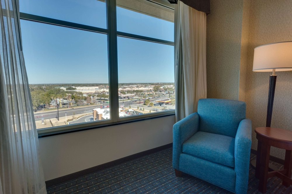 Suite, 1 King Bed, Refrigerator & Microwave (2 rooms, Sofa Bed, Upper Floor)