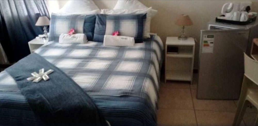 Basic Twin Room, 2 Twin Beds, Non Smoking photo 3