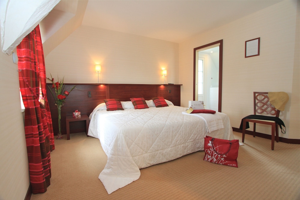Deluxe Room, 1 King Bed photo 3