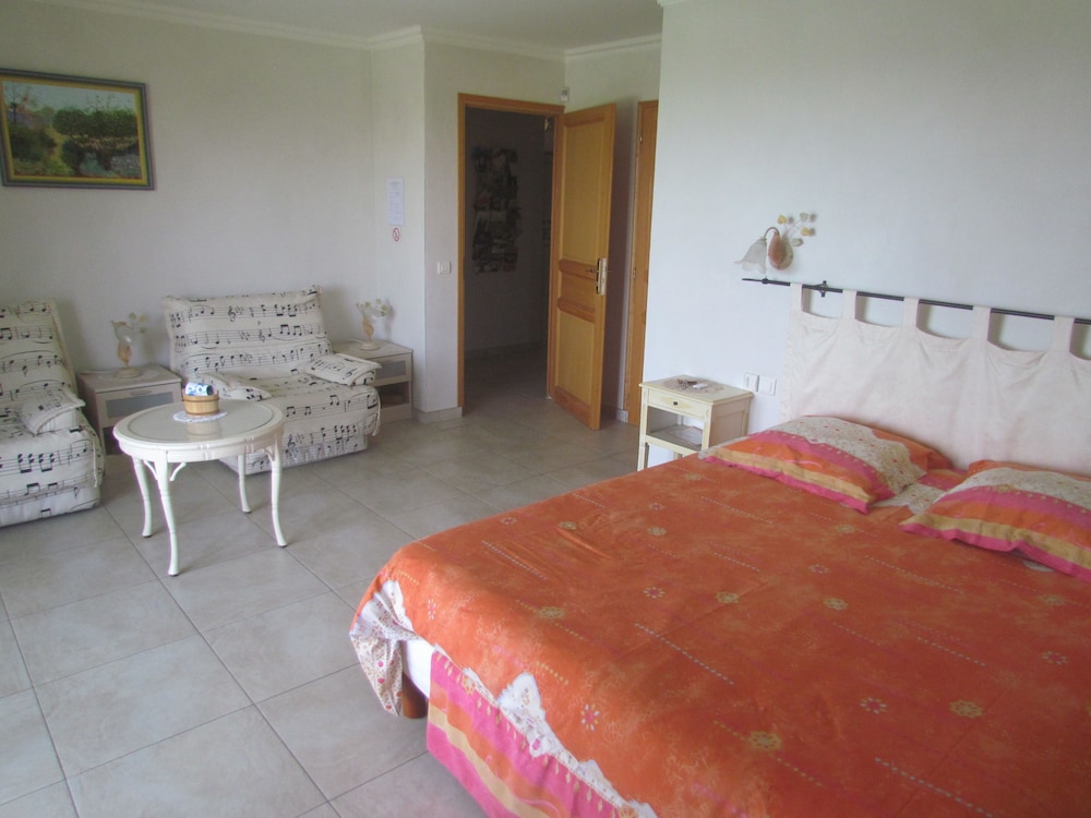 Comfort Room, Sea View, Poolside photo 1