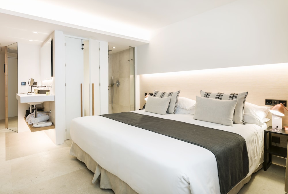 Basic Double Room, 1 King Bed