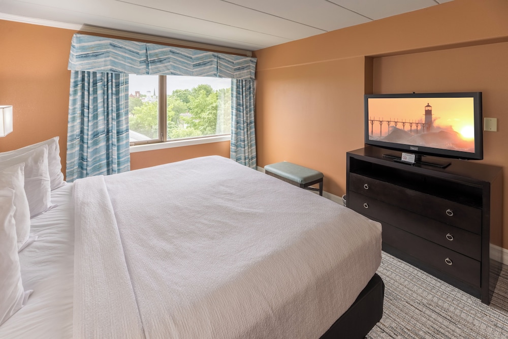 Standard Suite, 1 King Bed with Sofa bed, City View photo 1