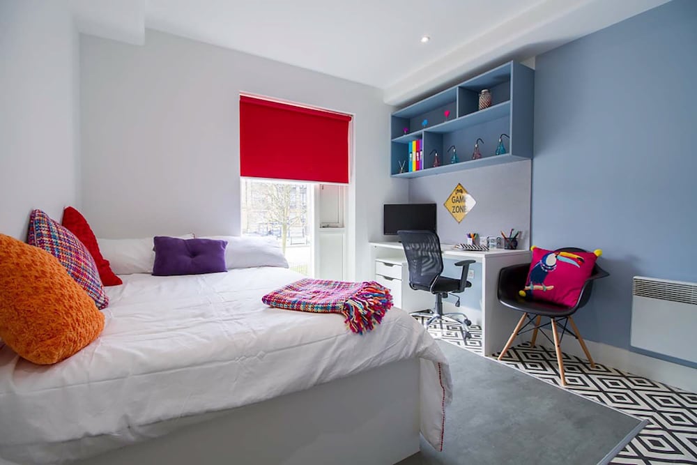 Deluxe Studio, 1 Large Twin Bed, City View