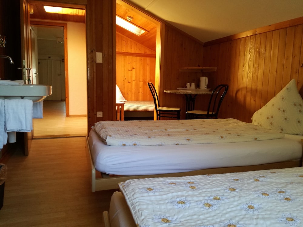 Basic Room, 3 Twin Beds, Shared Bathroom photo 1