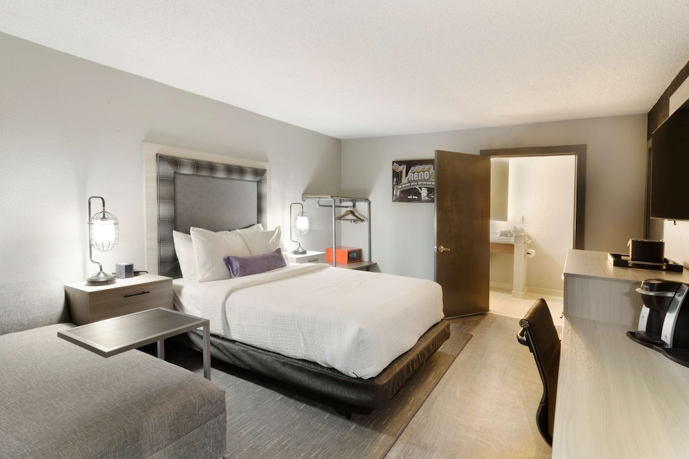Standard Room, 1 Queen Bed, Accessible, Refrigerator & Microwave (Pet Friendly) - Photo 1