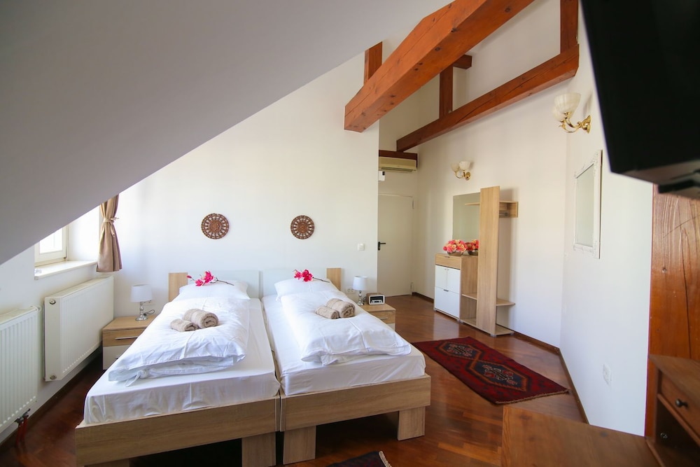 Double or Twin Room, Non Smoking photo 3