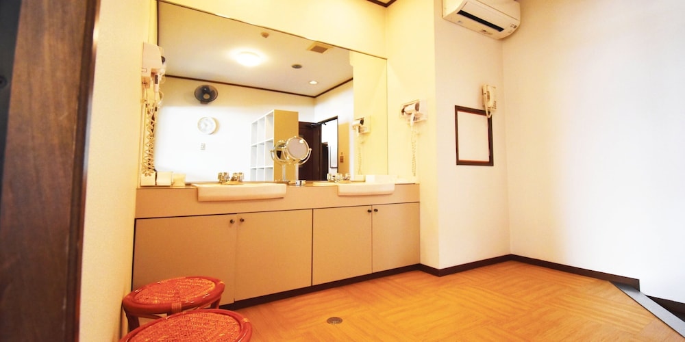 Basic Twin Room - Photo 4