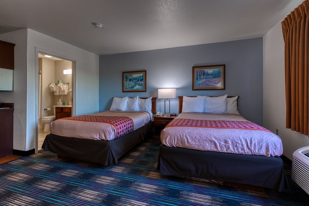 Basic Double Room, 2 Double Beds photo 2